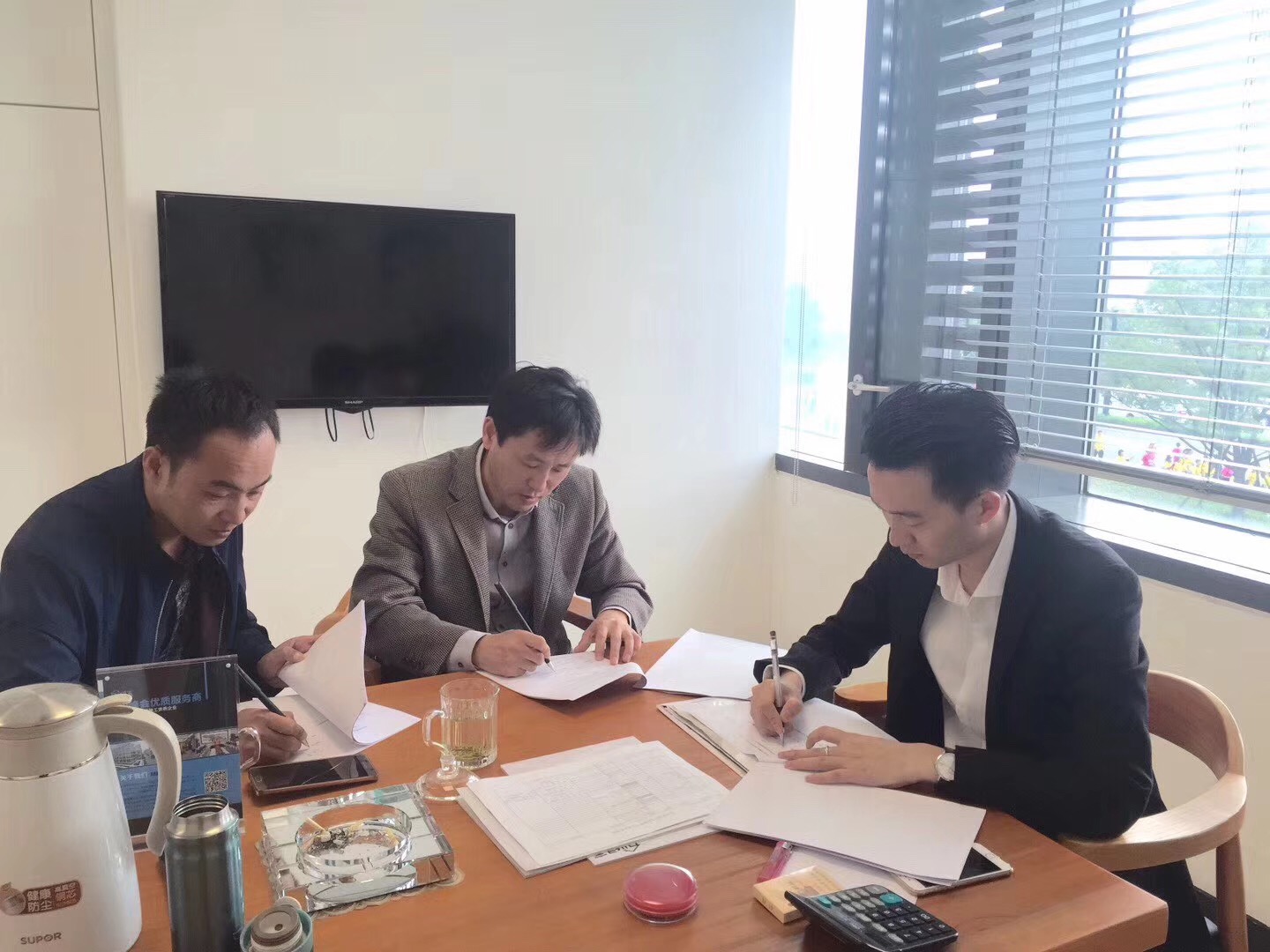 熱烈祝賀王總、葛總簽約創(chuàng)綠家蘇州市區(qū)級(jí)代理！