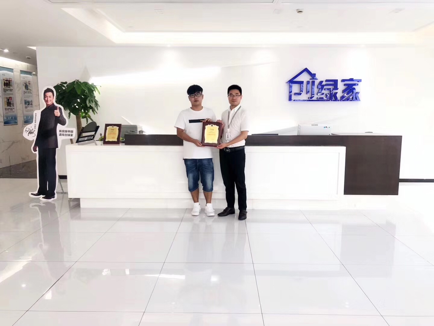 熱烈祝賀王總簽約創綠家福州市區級代理！