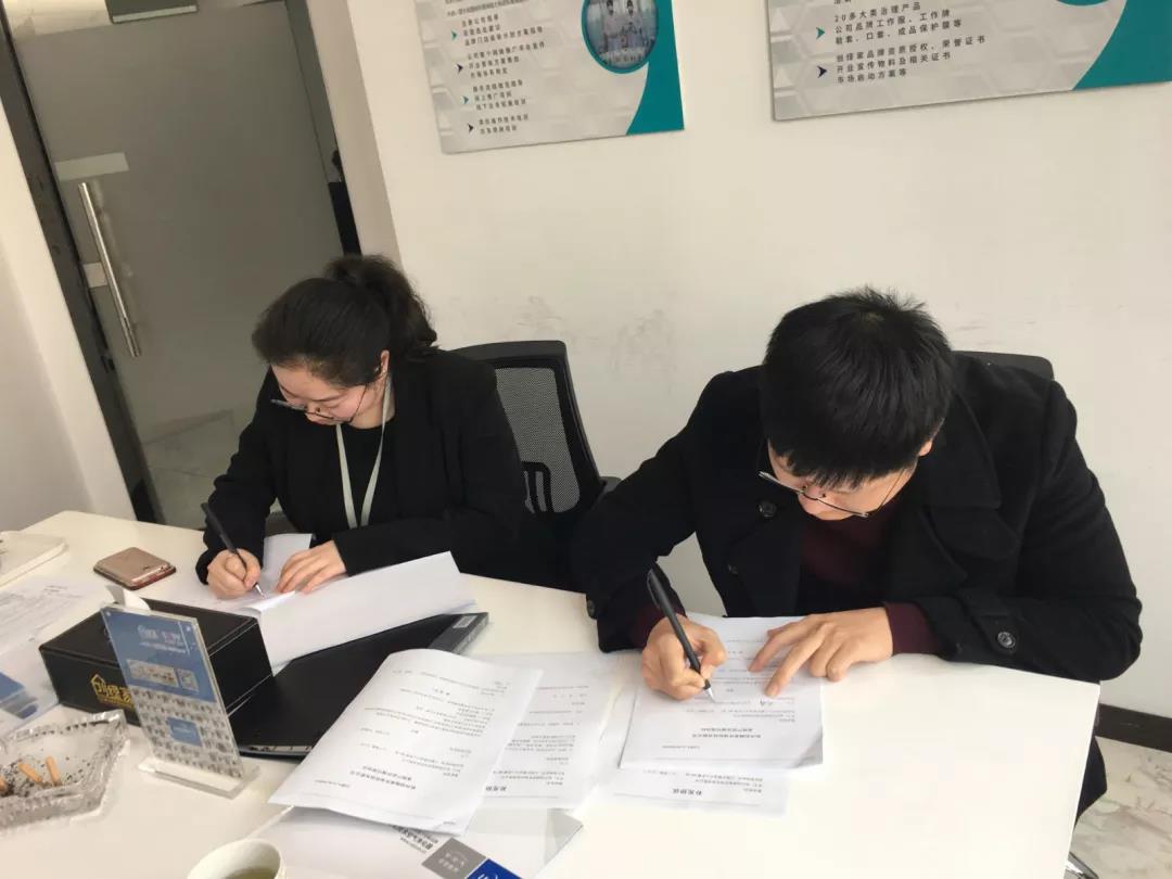 熱烈祝賀劉總、褚總簽約創綠家浙江省臺州市縣級代理！
