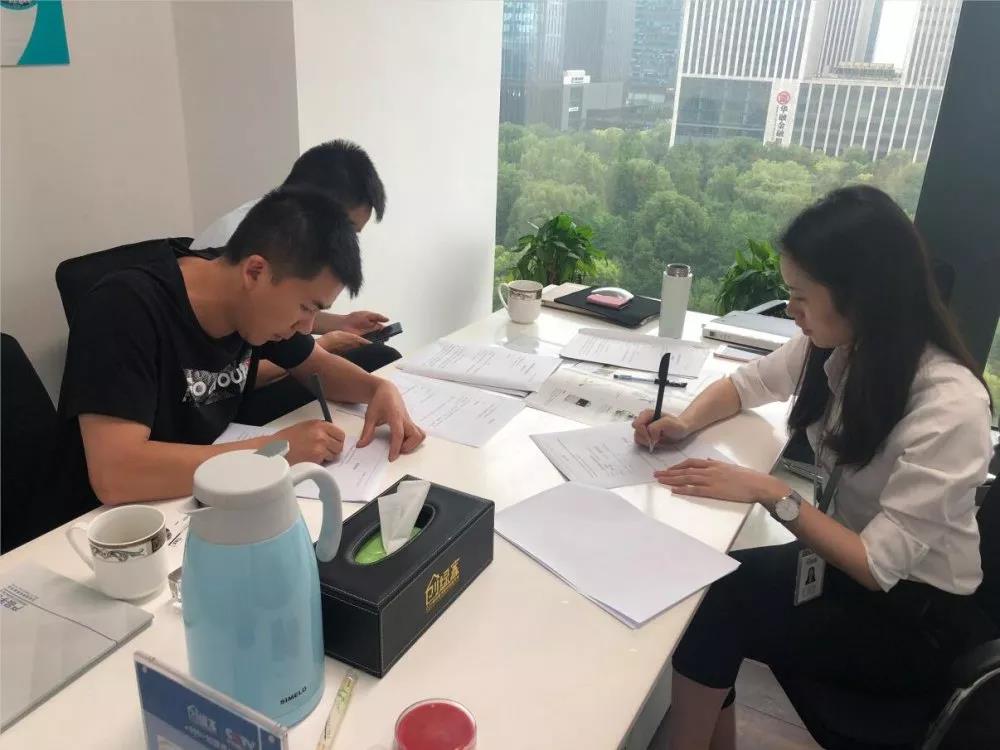 熱烈祝賀羅總簽約創綠家貴州省遵義市區級代理！