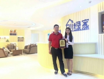 熱烈祝賀余總簽約創(chuàng)綠家海南省市級(jí)代理！